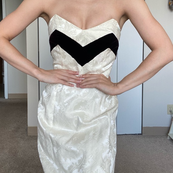 White & Black Victorian Gothic Dress - Picture 2 of 15